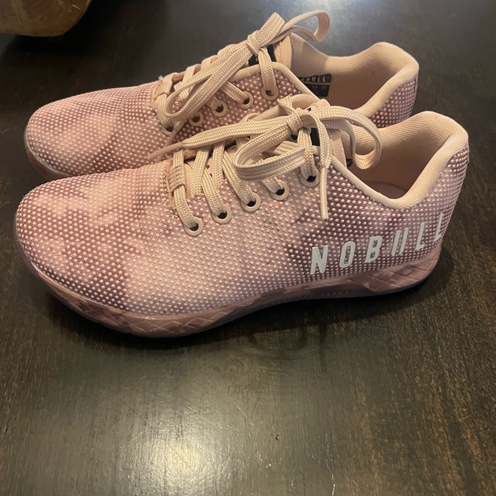 NOBULL pink camo trainers size 7. Worn maybe twice.